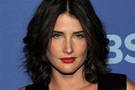 Cobie Smulders Goes Topless, Shares Health and Fitness